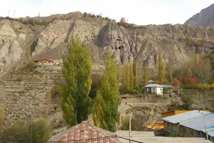 خانه های روستای مون در منطقه کوهستانی 454564564