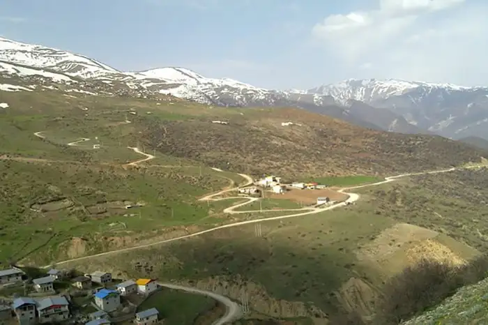 کوه های پوشیده از برف در ارتفاعات روستای سرسبز گزناسرا چمستان 145841634635241