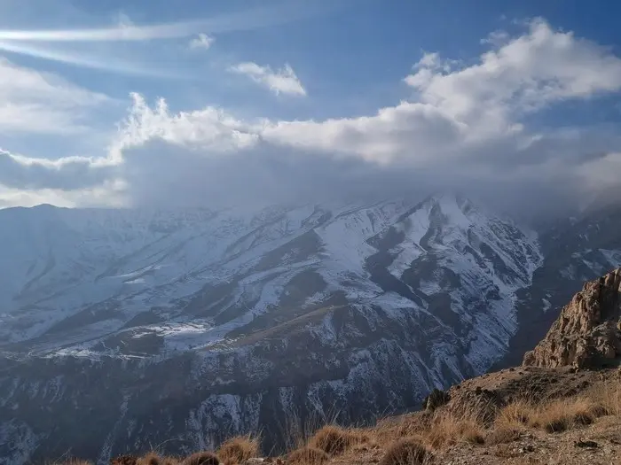 کوهستان های پوشیده از برف اطراف روستای فیره شهر آمل 5436683042