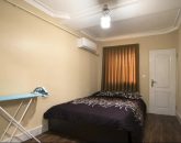 اتاق خواب با تخت خواب دونفره چوبی آپارتمان در آمل 955652