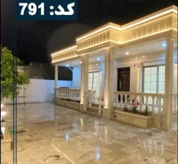 نمای ساختمان سنگی و محوطه بالکن و تراس ویلا در چمستان 21657446784554