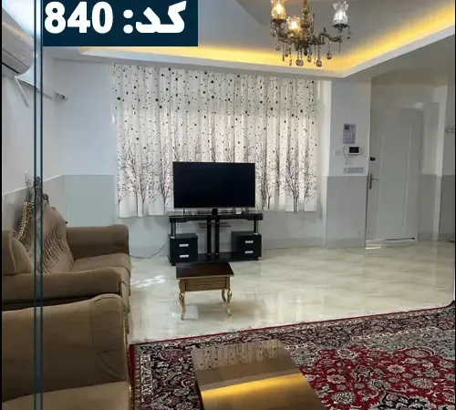 اتاق پذیرایی کف پوش سرامیکی و فرش شده خونه ویلایی در آمل 14658419874