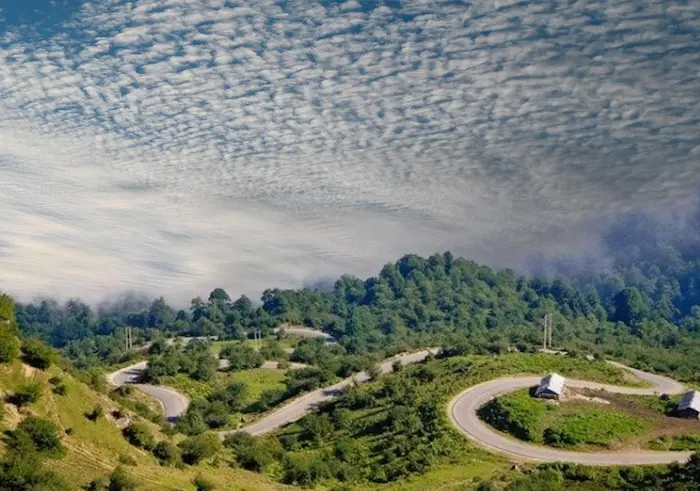 ابرهای متراکم در روستای سرسبز فیلبند مازندران 4857684