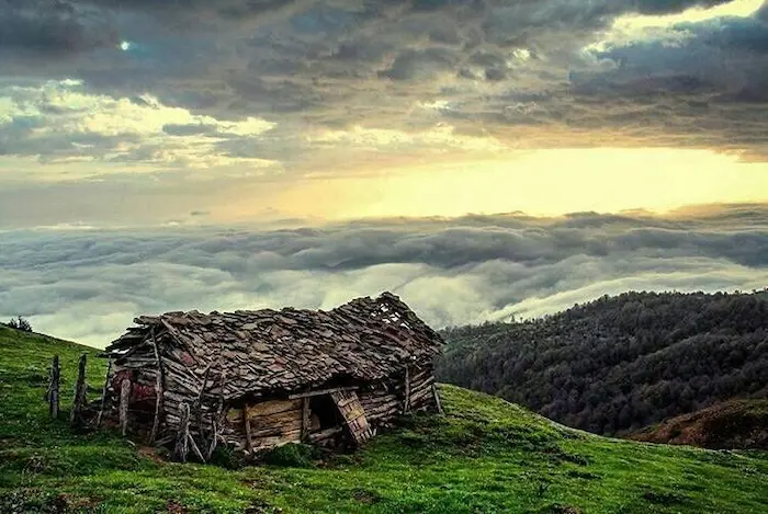 کلبه چوبی روستای فیلبند در ارتفاات مازندران 48974157