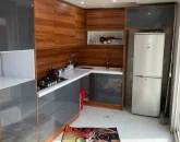 آشپزخانه با کابینت های هایگلاس و چوبی، یخچال ویلا در آمل 5489674
