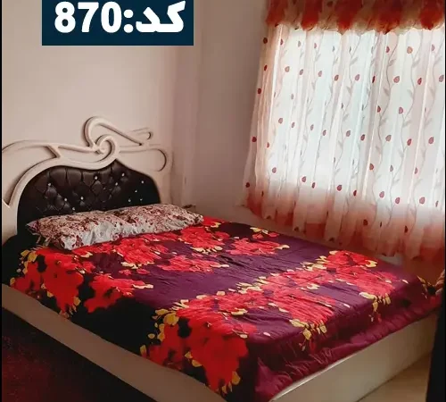 اتاق خواب با تخت خواب دو نفره و پنجره خانه ویلایی در محمودآباد 5141515