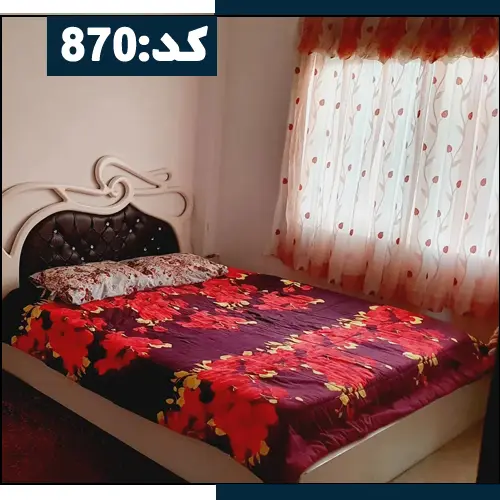 اتاق خواب با تخت خواب دو نفره و پنجره خانه ویلایی در محمودآباد 5141515