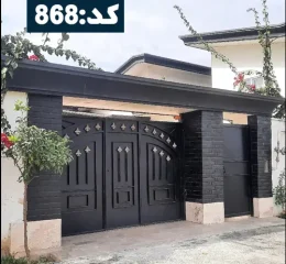 دو درب مشکی بزرگ و کوچک ویلا در آمل 526416