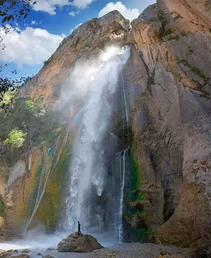 آبشار شاهاندشت در اطراف دره زمان 36413847687