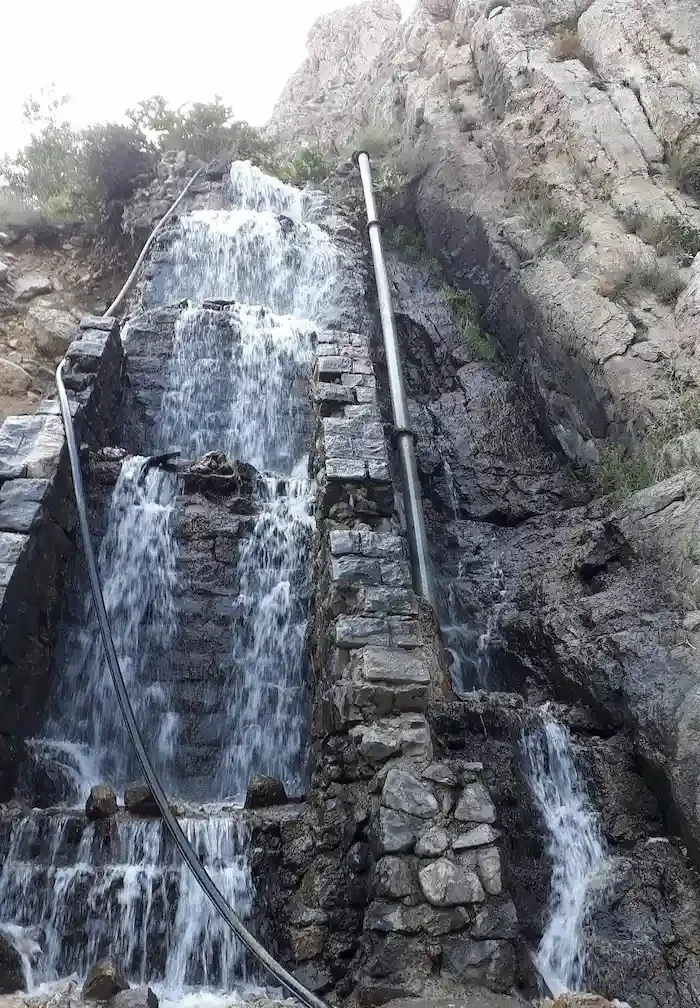 آبشار و چشمه قلعه دختر از جاذبه های اطراف دره زمان 337483747487