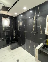 حمام و سرویس فرنگی به رنگ مشکی ویلا در آمل 485464